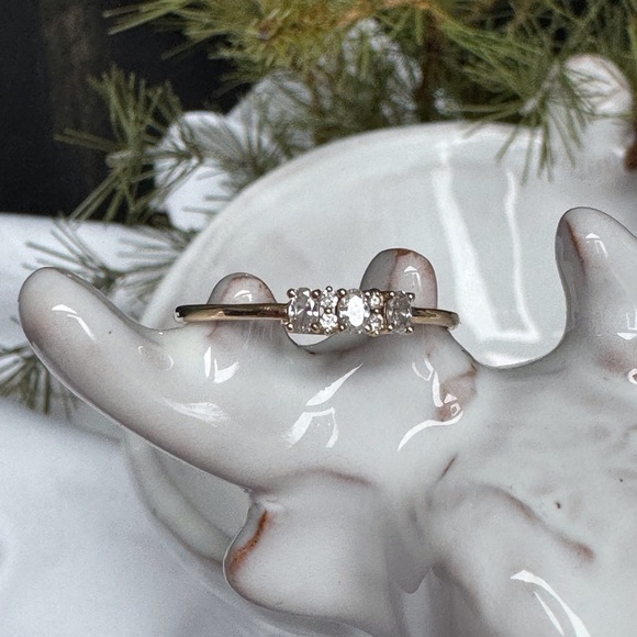 14KYG Oval Diamonds Ring - Picture 5 of 7